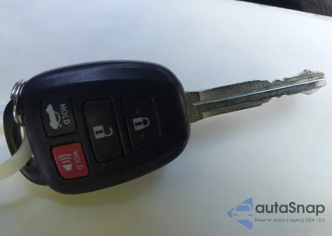 2017 Toyota Corolla Le z USA, uszkodzony, nr VIN 5YFBURHE5HP703323